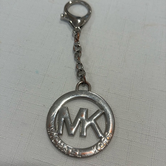 Michael Kors Signed Logo Silver Tone Key Chain - Picture 1 of 4